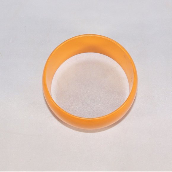 X-Wide Vintage Butterscotch Bakelite Cuff Bracelet - Picture 4 of 4